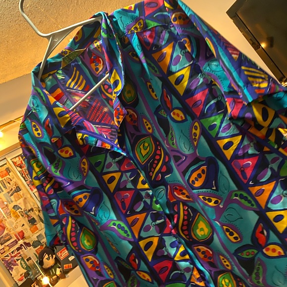 Funky button down (closed) - Picture 2 of 4